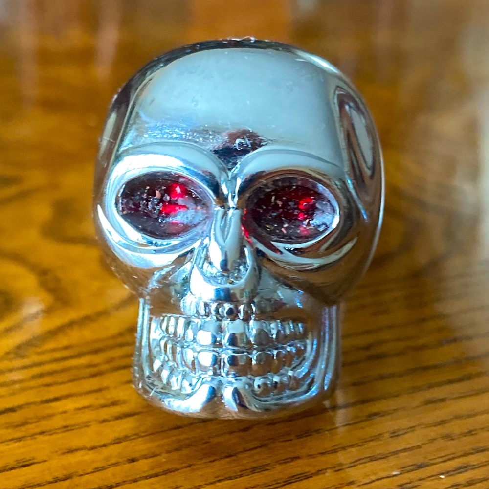 Skull-Head Car Lighter - Red Eyes